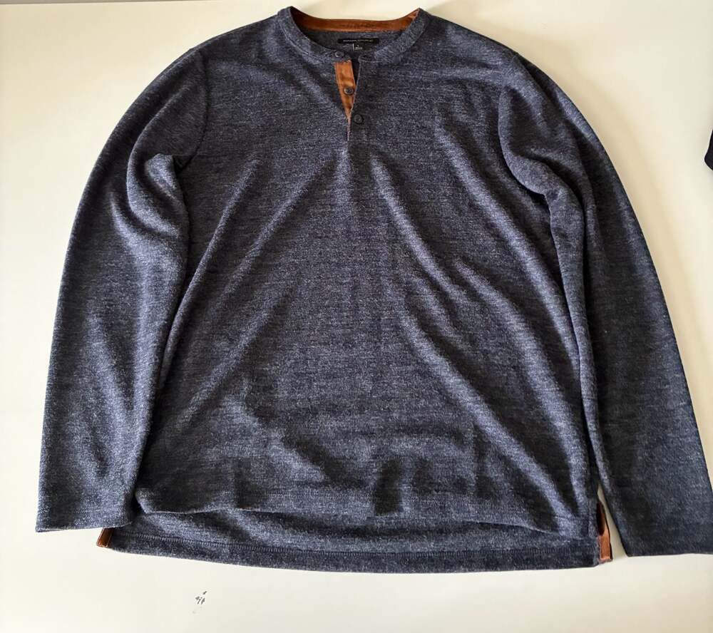 Banana Republic Men's Heathered Blue Knit Long Sleeve Henley Shirt